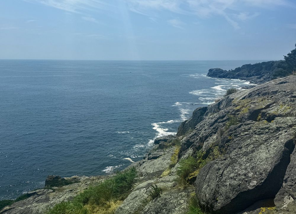 Maine cliffs overlooking minor waves