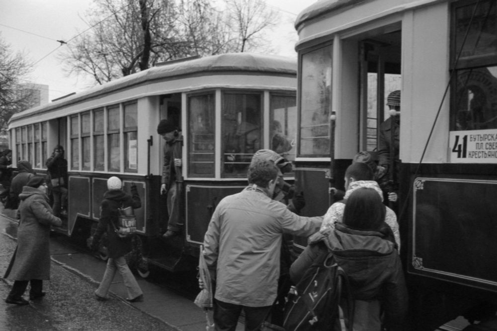 In Moscow, 16.04.2016, celebrated the 117th birthday of the tram. A column of vintage cars parade proceeded from Shabolovka to the Chistye Prudy, where he hosts the exhibition of rarities. On display were the 15 tram cars from different eras, including horse-drawn competition of the XIX century.

Camera: Canon EOS 55 + Lens: Canon Zoom Lens EF 70-210mm
Film: Kodak Professional TRI-X 400 FILM (expiry date is not known, but certainly more than 10 years)
Photo taken: 16/04/2016
Scanner: Epson Stylus Photo RX500