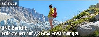 Aufmacherfoto auf orf at zu UNO-Bericht: Erde steuert auf 2,8 Grad Erwärmung zu. Eine Person mit Wanderausrüstung steht bei strahlend blauem Himmel im Gebirge auf einem Wiesenteil und schaut zu einem Gletscher.