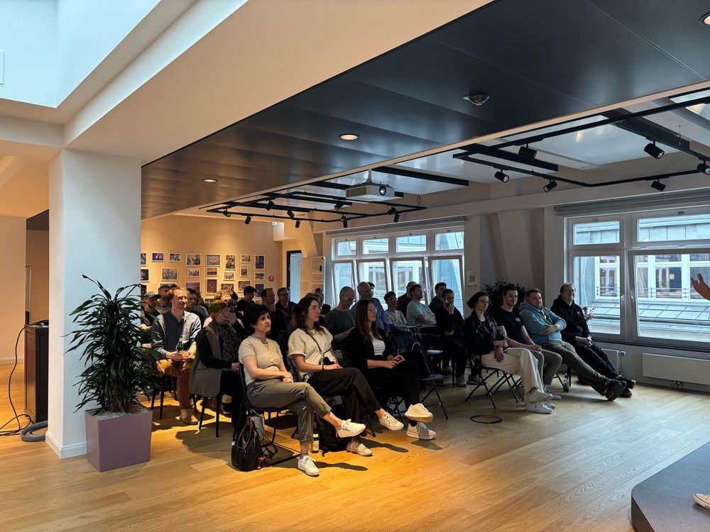 Attendees at the Vue.js Hamburg Meetup listening to a talk.