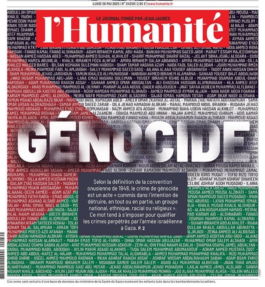 Une de l'humanité. Génocide est écrit et définit. 
Une drapeau palestien est en fond avec les prénoms/noms des palestienNES assassinéEs