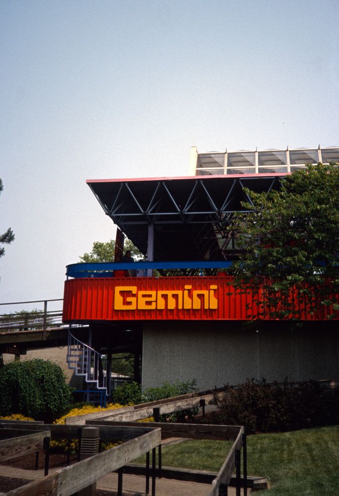 The ride building for gemini and it's exit line