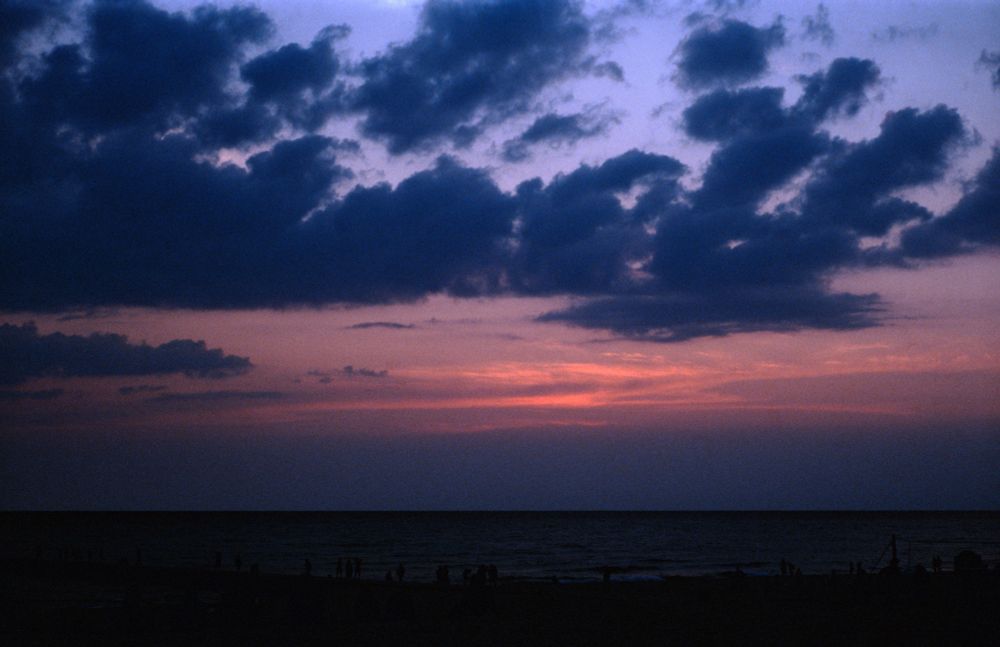 The moment after the sun had set, gorgeous blue clouds and pink/orange sunset vibes
