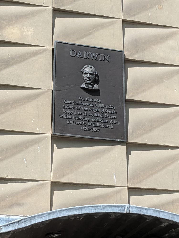 Picture of the Darwin Plaque in Lothian Street, Edinburgh.