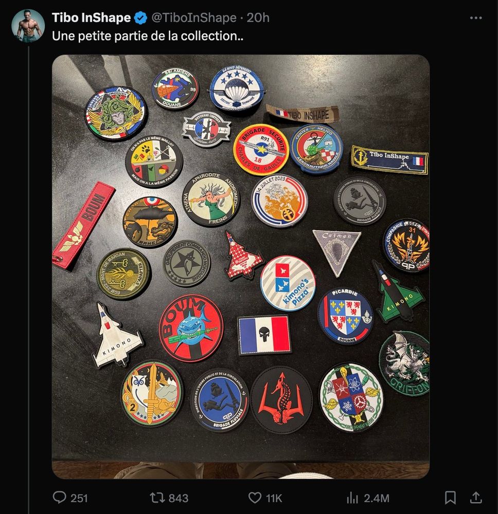 Post sur X de Tibo InShape du 25/12/2024 : "Une petite partie de la collection" accompagné d'une photo présentant un lot d'écussons brodés (un présentant la tête de mort Punisher par-dessus le drapeau français, plusieurs écussons de la brigade fluviale, un écusson de la douane Picardie, un écusson avec la croix de Lorraine...)