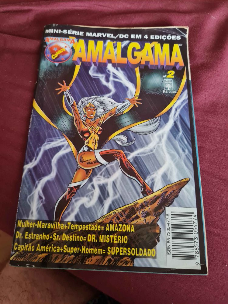 Brazillian print of a compilation of the Amalgamam Comics, a DC/Marvel crossover. The cover shows the Wonder Woman/Storm fusion character, The Amazon.