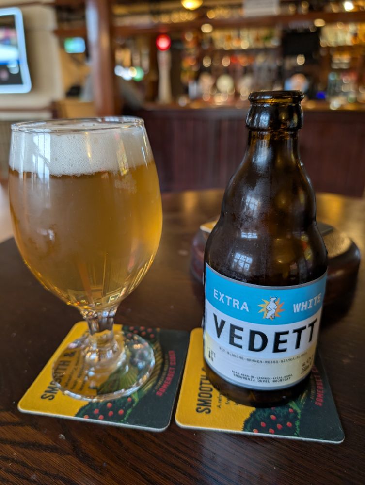 Glass and a bottle of Vedett Extra White.
