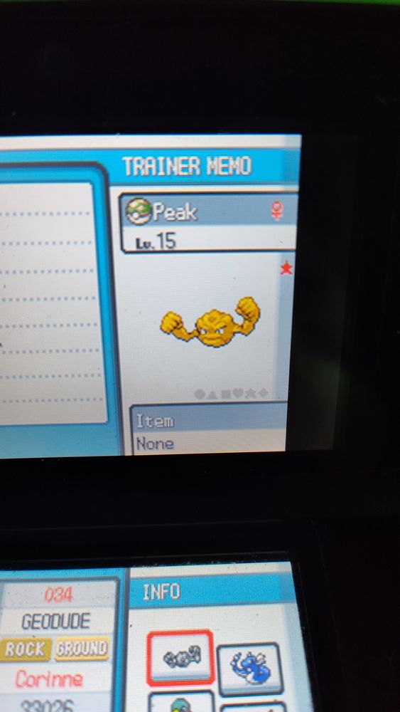Photo of a shiny Geodude caught in Pokemon HeartGold. It is yellow and named Peak, female gender marker