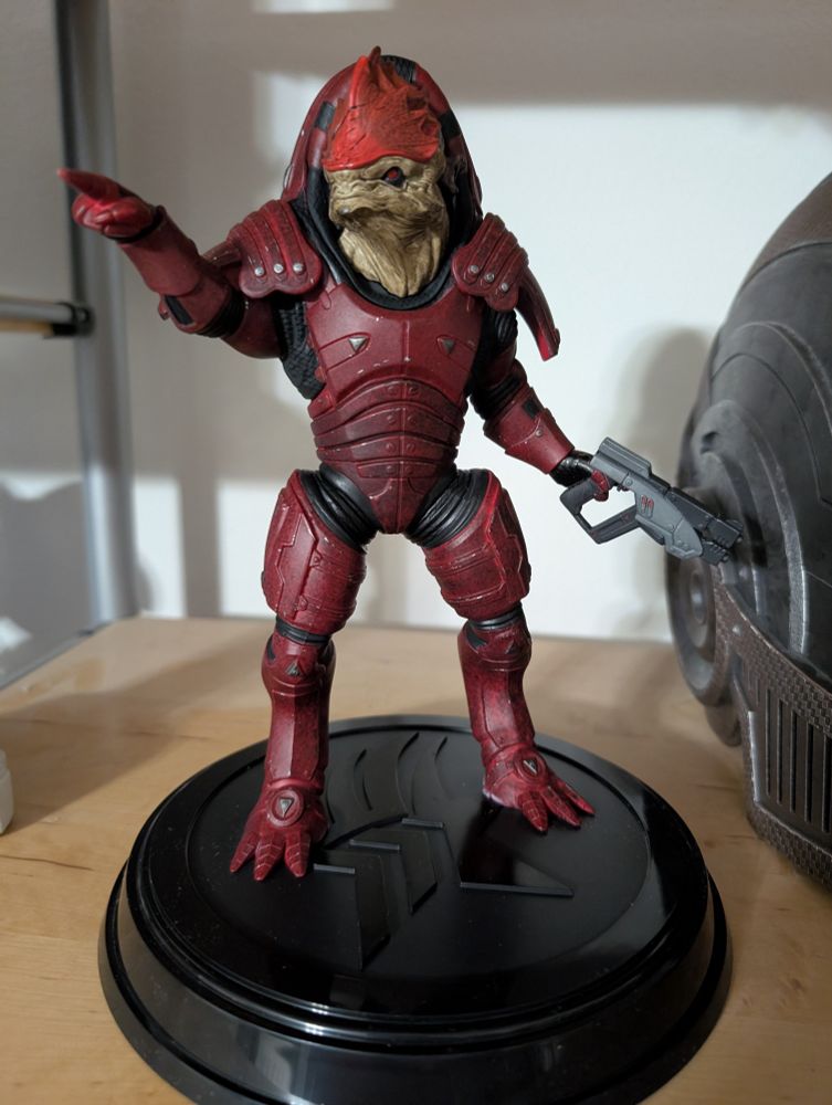 Dark Horse Urdnot Wrex statue 