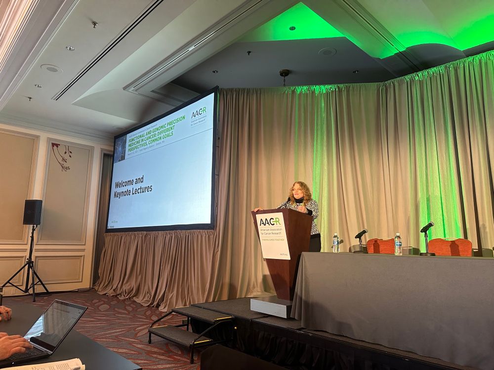 Elaine Mardis giving introductory remarks