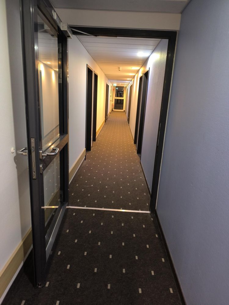 Blick in den Flur der 5. Etage im B&B München City-Nord 