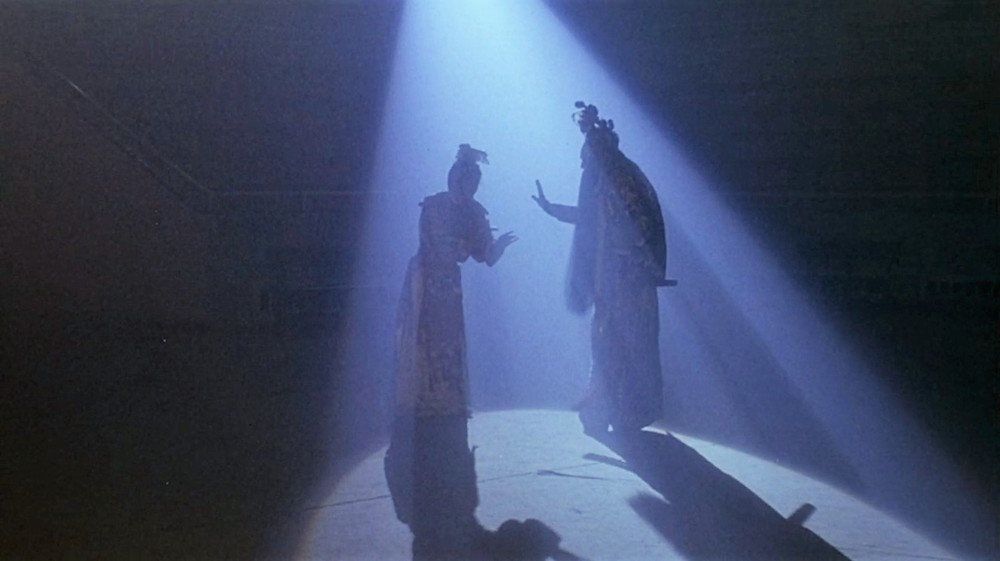 Cheng Dieyi and Duan Xiaolou practicing Farewell My Concubine, illuminated only by a single stage light