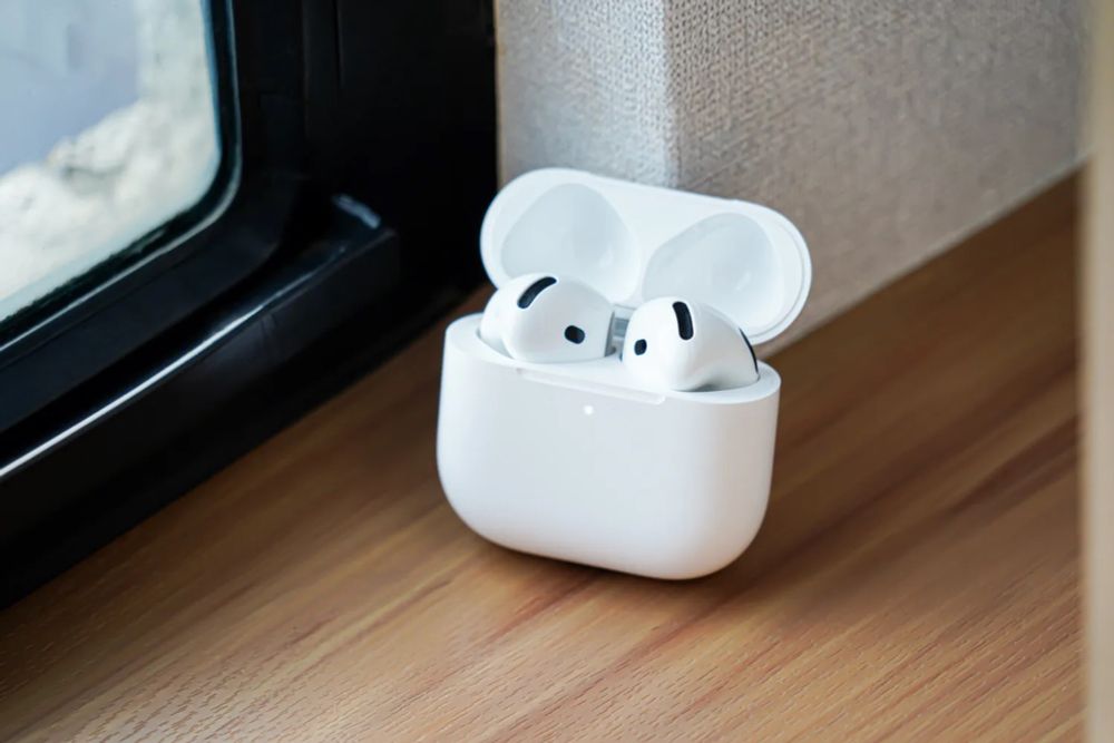 AirPods 4 レビュー｜プロ愛好家が、電車で飛行機で使って感じた｢第4世代｣の音質とノイキャンの実力