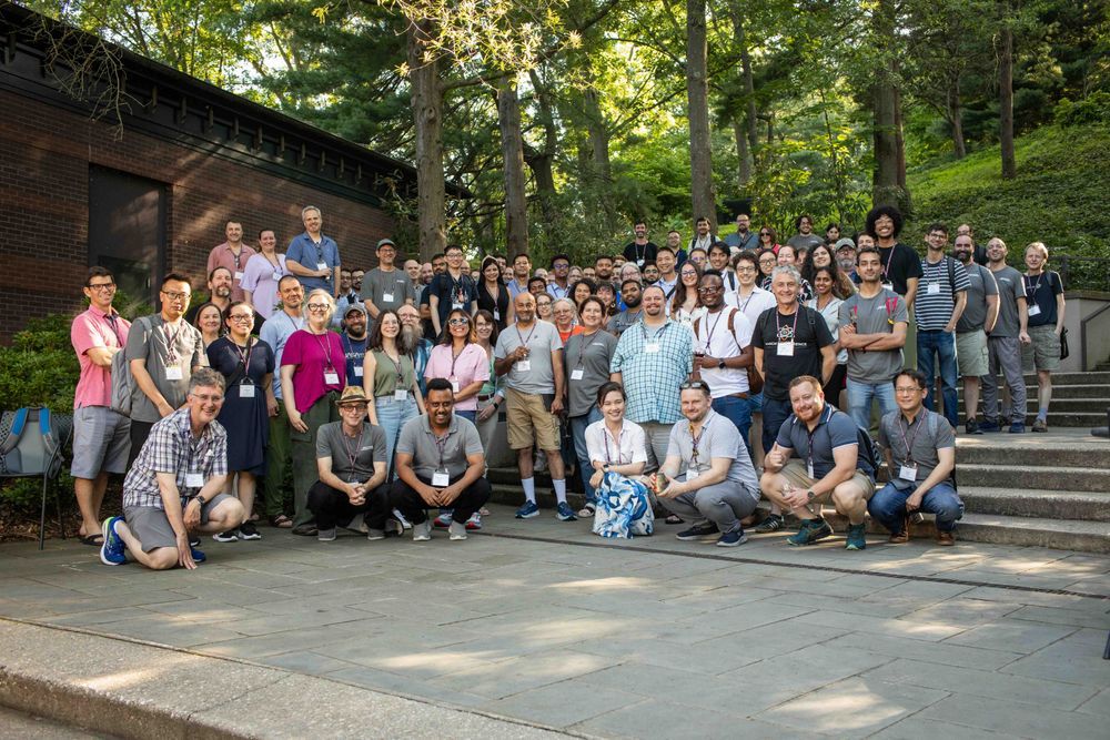 Large group photo of GBCC2025 attendees outdoors at Cold Spring Harbor Laboratory, smiling and gathered on the steps.