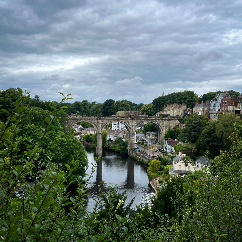 Knaresborough viaduct over the river 