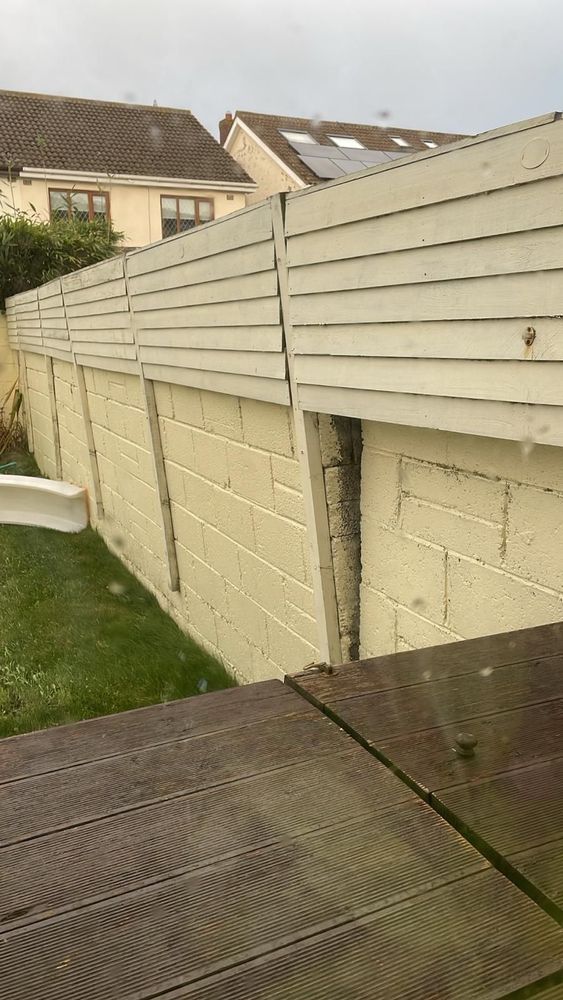swaying wall in wind