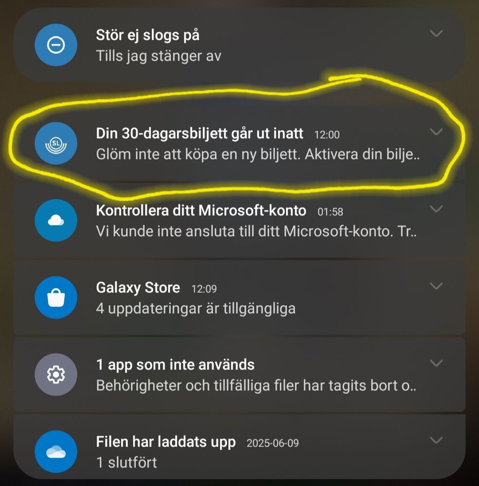 En skärmdump av telefonens aviseringar som visar ett meddelande om att det är dags att förnya SL-biljetten med rubriken "Din 30-dagarsbiljett går ut i natt"