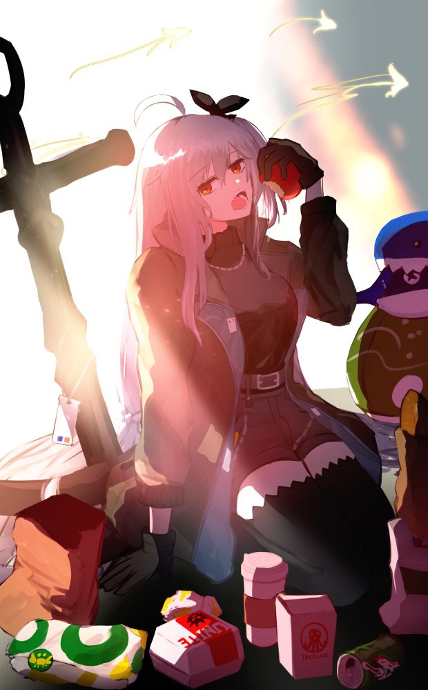 日差しの中でリンゴを食べるスカジ