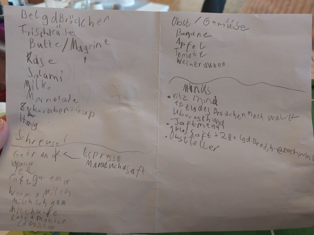 handgeschriebene Speisekarte in Kinderschrift