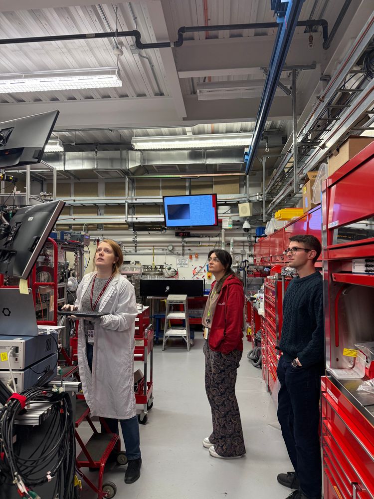 Group of scientists in the CXI hutch