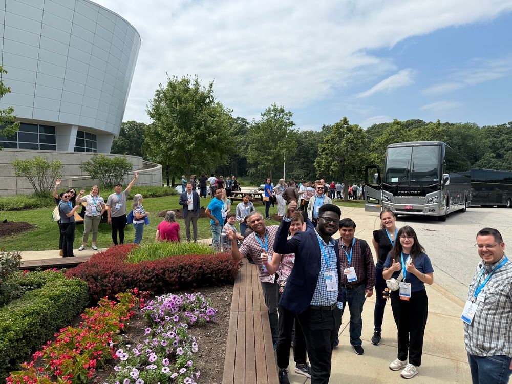 Scientists getting off the buses at APS