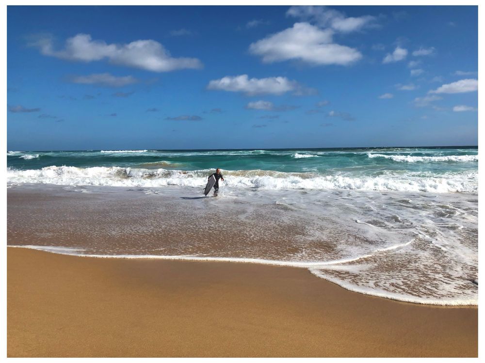 Who doesn’t need a little help to lift you up and over #HumpDay 
Wishing everyone a most wonderful day💙
From me to you.
* Gunnamatta Victoria Ocean Beach.
A surfer in his wet suit leaving the surf with a broken board that had been smashed by the waves.
Bright blue summer skies minimal clouds and the sky is blue with the ocean below shades of emerald greens and blues.
#Australia #Surfing 
#photography #Summer 
#EastCoastKin #BlueSky
#Photo #Landscape 
#PhotographersUnited  
