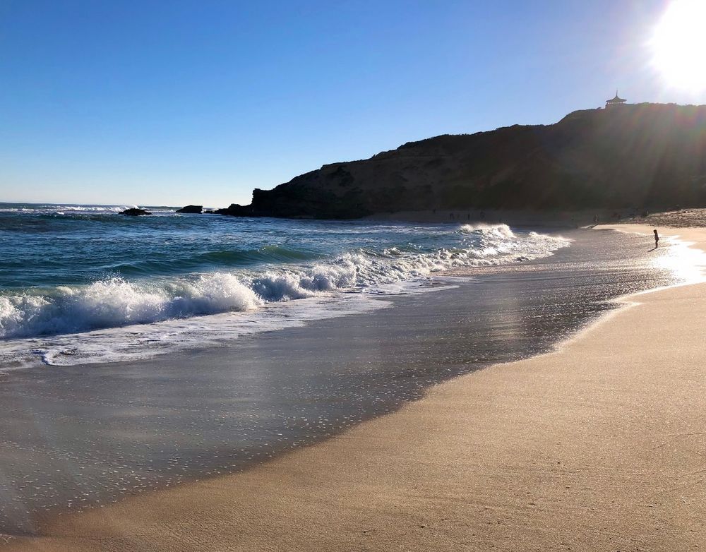 That wistful feeling you get deep in the pit of your stomach.
When you know it’s time to put aside childish dreams.
You dare not turn your back.
As #reality lies in the opposite direction.
Of where one’s childhood lives.
Crashing upon the waves.
My image and my words.
#vss365 #Australia #Photography #poem #Poetry #Story #Poet #childhood #EastCoastKin #BlueSky #Photo #PhotographersUnited  