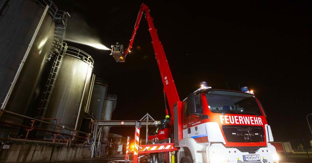 Teleskopmastbühne bei der Übung