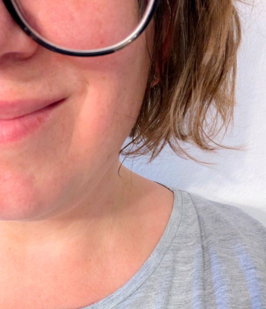 Lächelndes Selfie, mit ca. einem viertel Gesicht