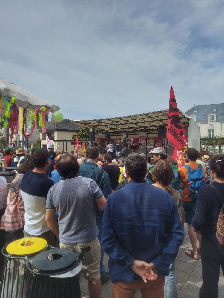 La tribune du 1er mai de Redon