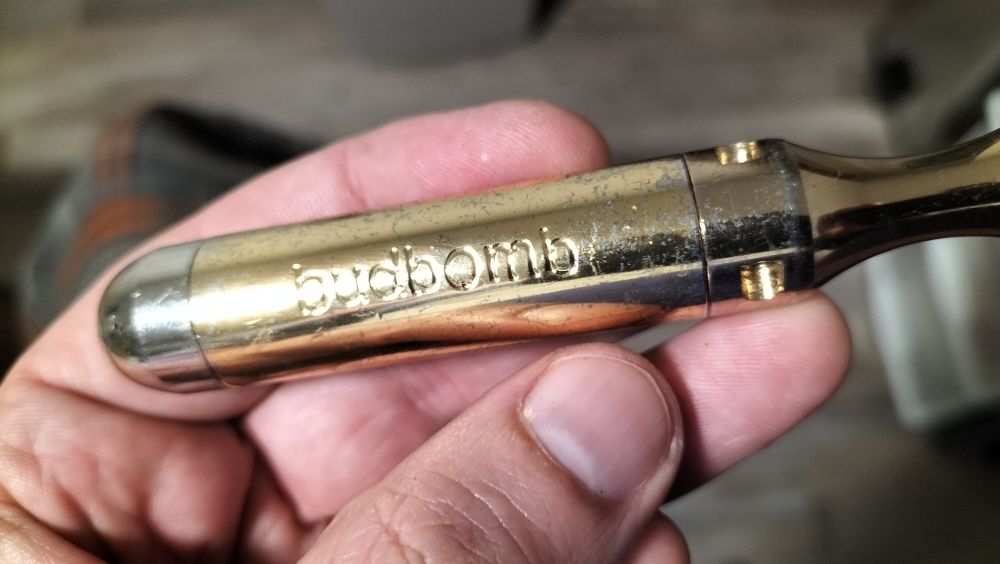 A budbomb. It's one of those dope fiend devices. 