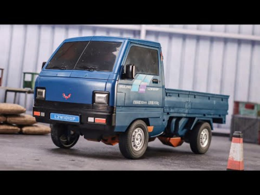 Lijiang Trans WULING Truck worker stop motion and review.