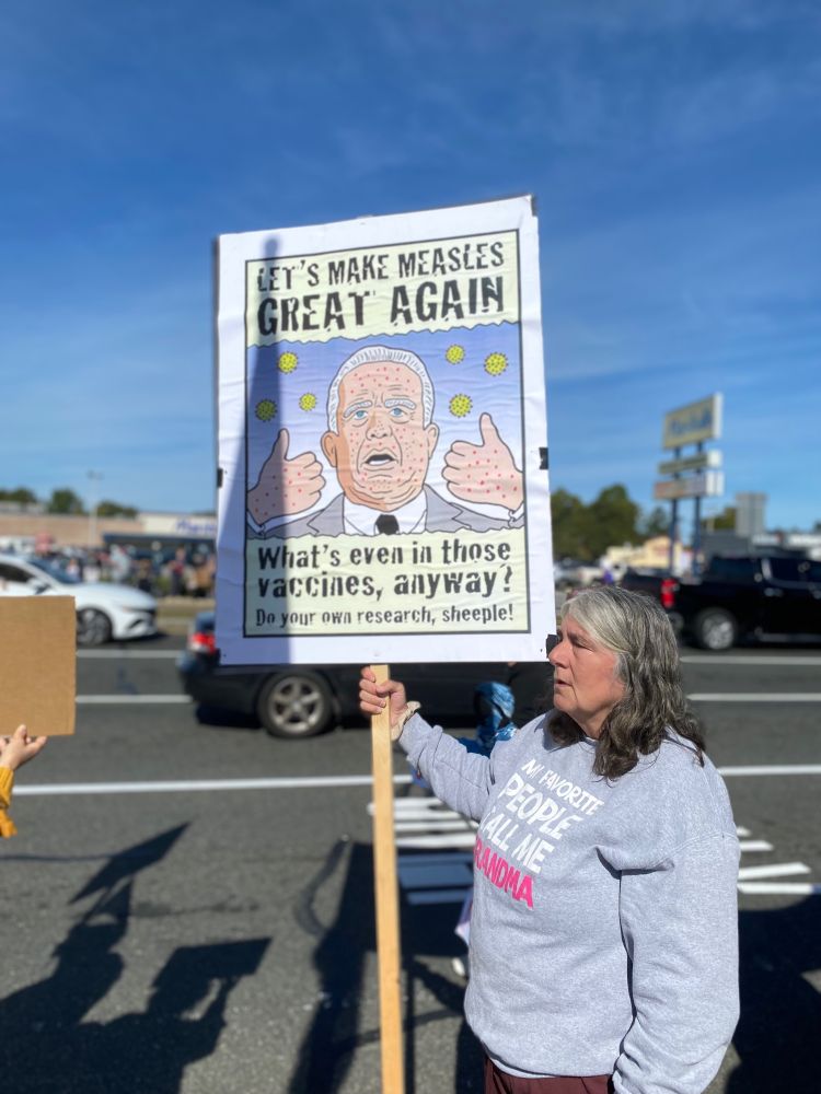 Fantastic sign of poxy RFKjr saying Make Measles Great Again