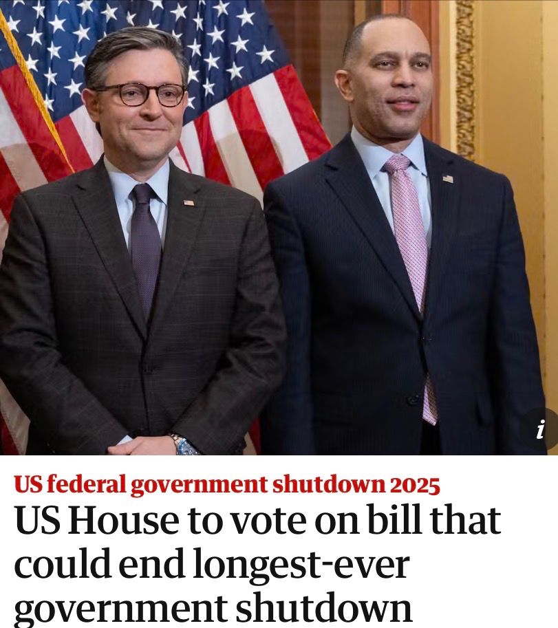 The con man and the mark. Mike Johnson smirks next to Hakeem Jeffries who looks recently returned from a while-u-wait taxidermist. 