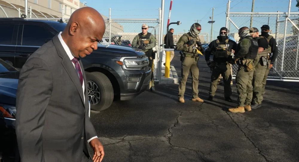 DHS says arrests 'on the table' for NJ congressmembers after ICE center protest