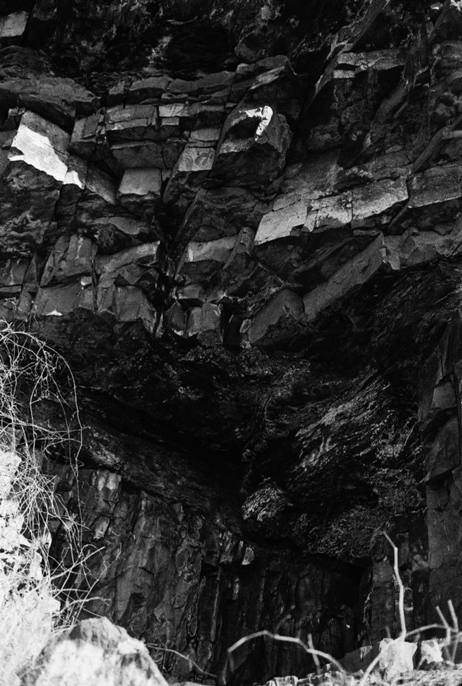 I found this little overhang halfway up a hill. In my shoot book, I noted it as ‘pocket.’ So, pocket it shall be.

F3
Nikkor 50mm f/2.8
Shutter 500
HP5+
Rodi 1:50 11”
