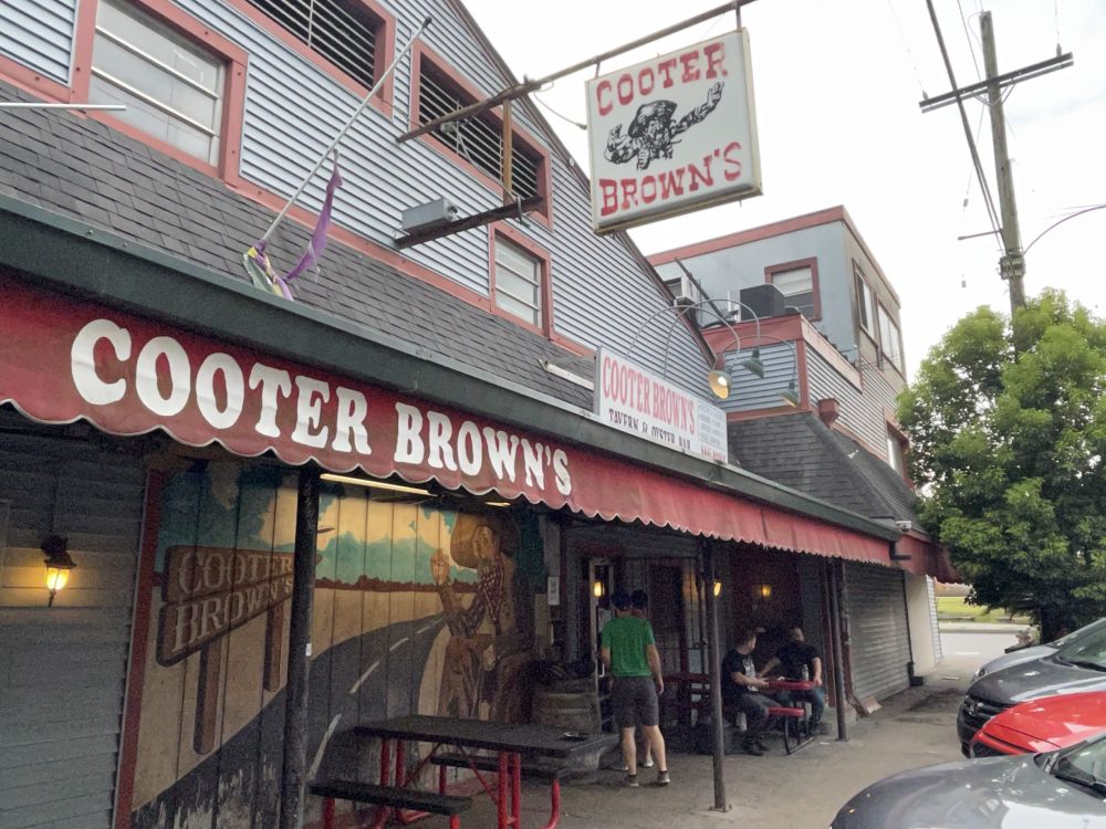 a picture of cooter browns oyster bar and tavern in the new orleans riverbend