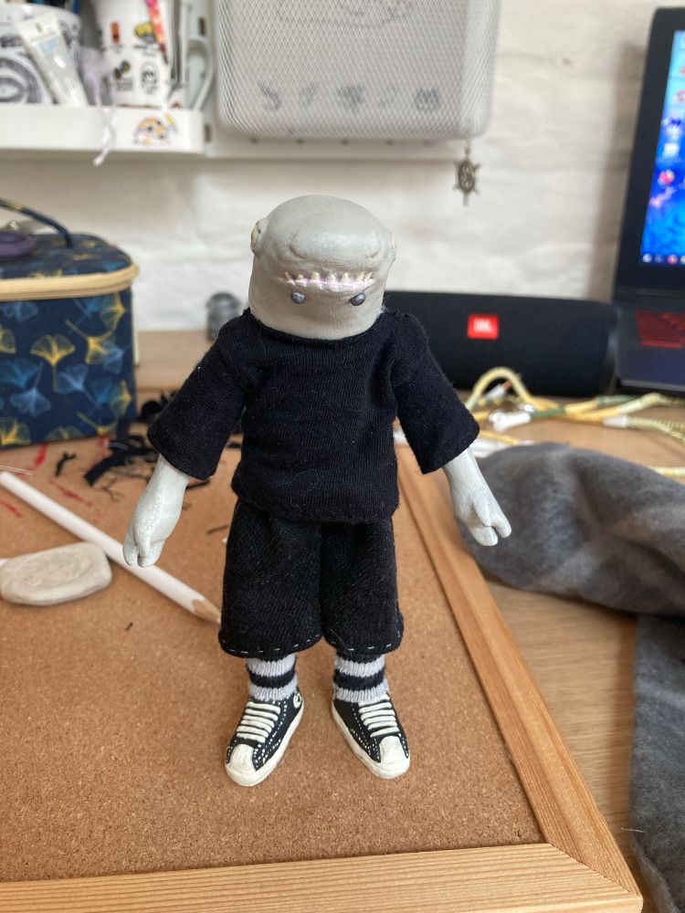 Same guy, front view, we mostly see his large muzzle, his teeth and his two lip piercings