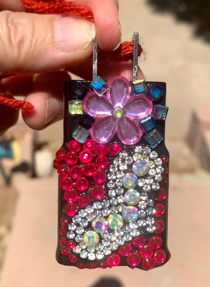 Fancy Schmancy! #USB plug and cord #blinged up during a recent #Creative #stream at Twitch.tv/GoddessWhispers 

Usb plug with rhinestone heart and flower