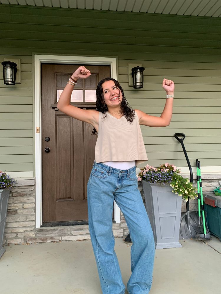 Kid starting 10th grade, showing off her muscles, to recreate a photo from 2016 to appease her embarrassing mom.