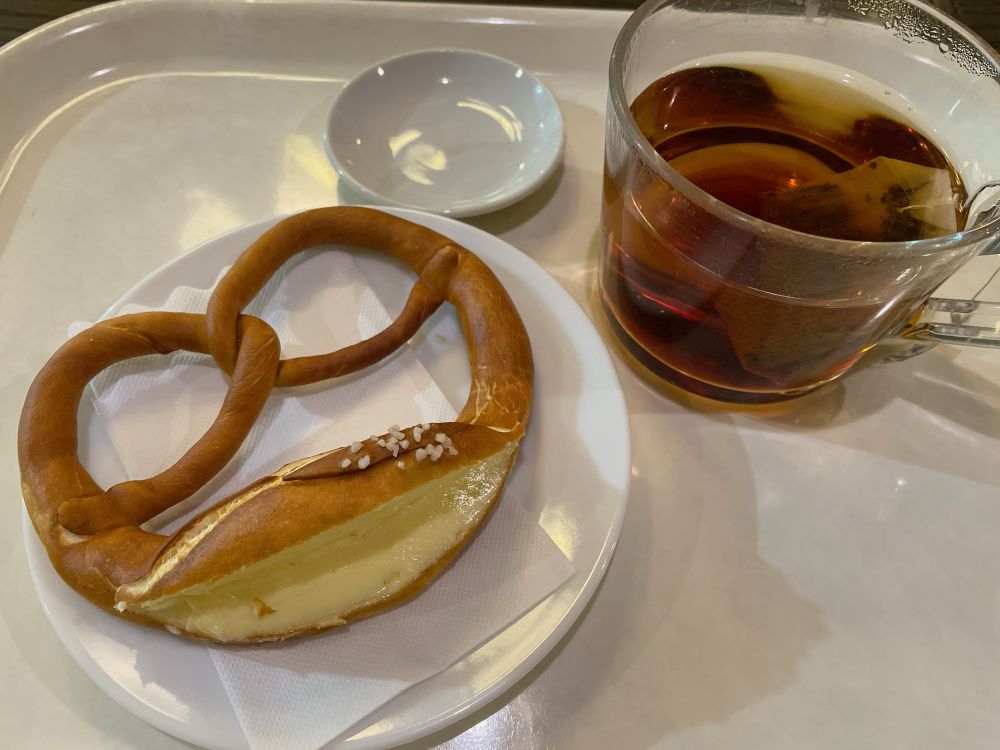 吉祥寺リンデのバタープレッツェル🥨