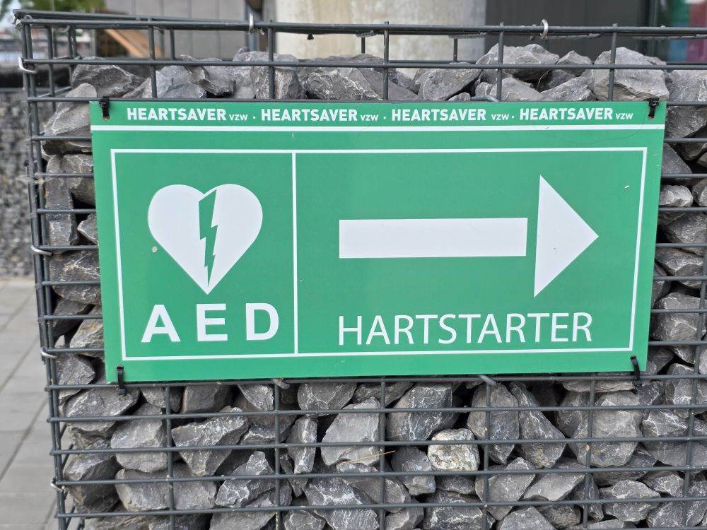 Sign to an Hartstarter (defibrillator)