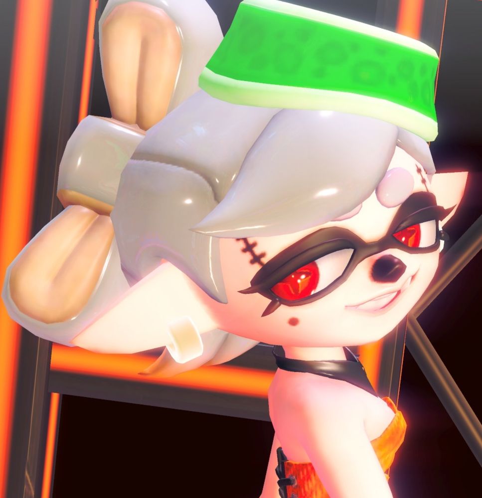 Marie looking over her shoulder with a very alluring expression lol 