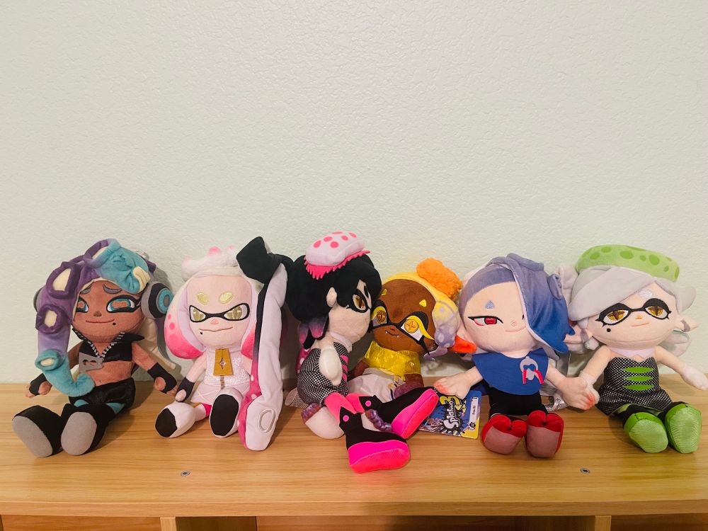 Off the Hook, Squid Sisters and Shiver and Frye plushes with Callie sitting on Frye’s lap