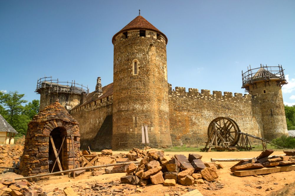 A view of a small castle, under construction (Aufort Jerome / Getty)
