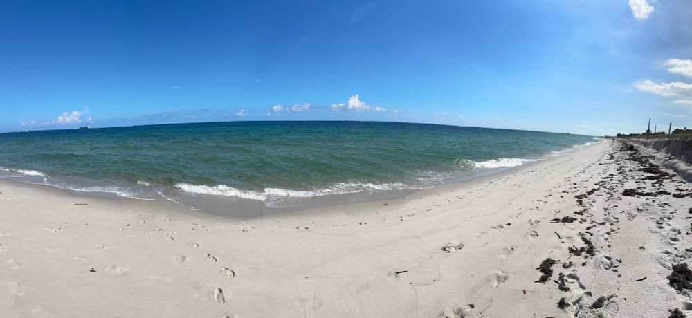 A panoramic shot of the beach in South Florida 
