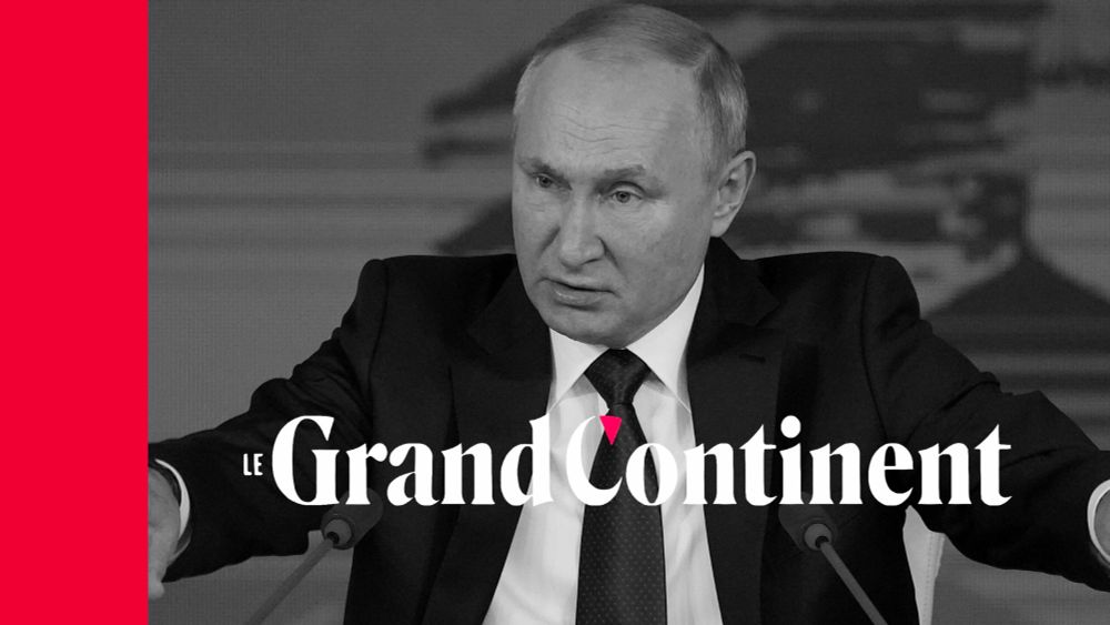De l'autre côté du spectacle trumpiste, il y a la censure militaire et une société de plus en plus modelée par la guerre.  Guillaume Lancereau signe une enquête fouillée sur ce qu'il est désormais pos...