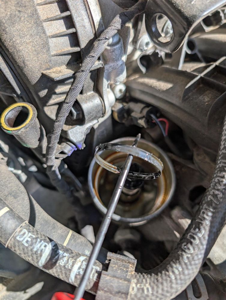 Oho, what's this? Why's it sitting in the bottom of the oil filter housing?