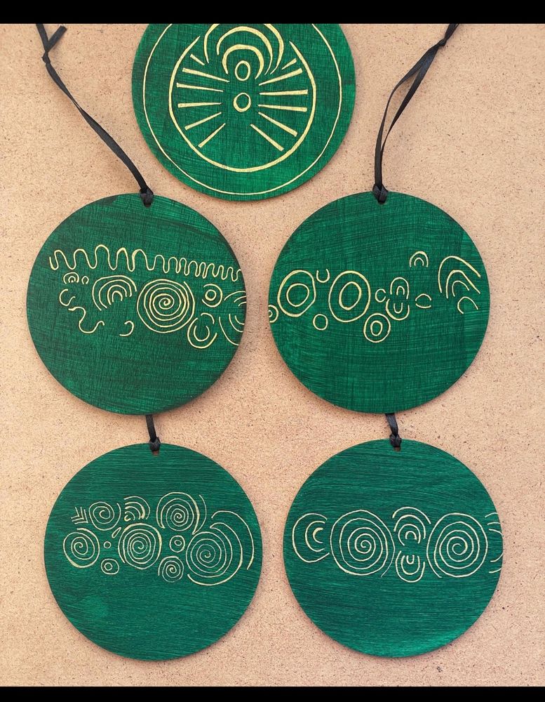 5 green circles with prehistoric gold markings