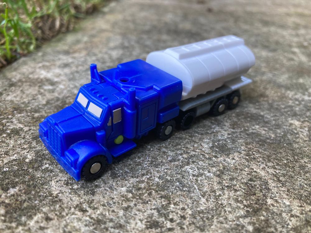 Transformers Micromaster Combiner Metro Squad Oiler and Slide - a really swish blue and white oil tanker truck